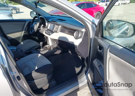 2017 Toyota Rav4 Xle z USA, uszkodzony, nr VIN 2T3WFREV4HW389234